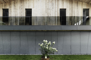 concrete skin, Residence Reithergasse, Kirchberg Tirol  by  Rieder