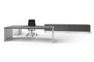 Size desk  by  Renz