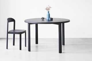 Curv Table  by  STATTMANN
