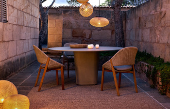 Tao dining table