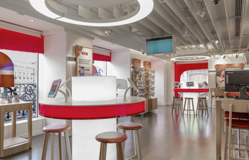 Vodafone Puerta del Sol 6405. Happy Red