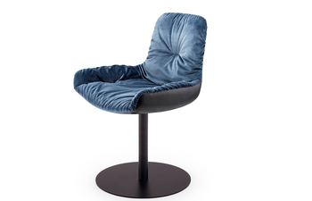 Leya armchair low with central leg