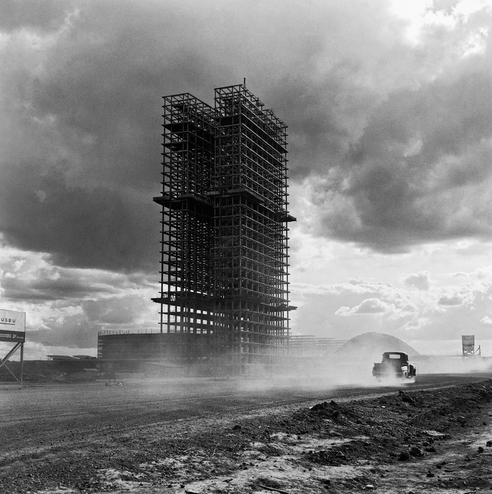 Kongressgebäude in Brasília im Bau, Oscar Niemeyer, Lucio Costa, Marcel Gautherot.