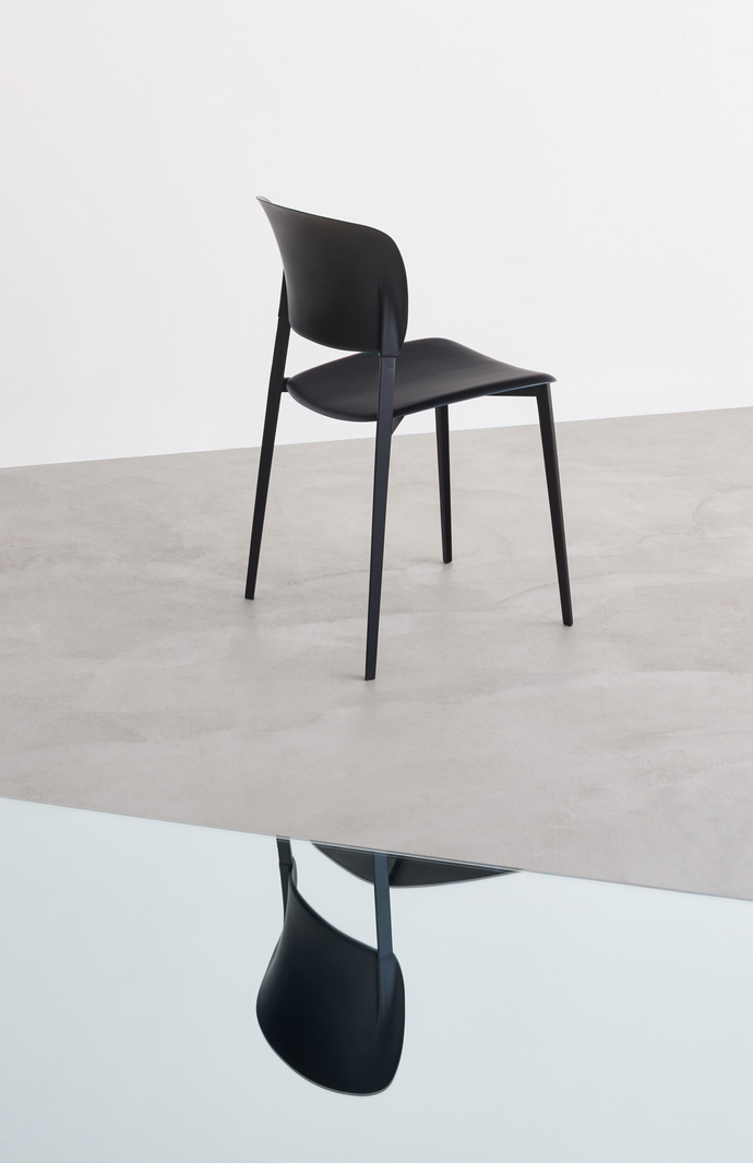 "Ply" by Desalto combines a scaffold of steel with plastic seat and backrest surfaces.
