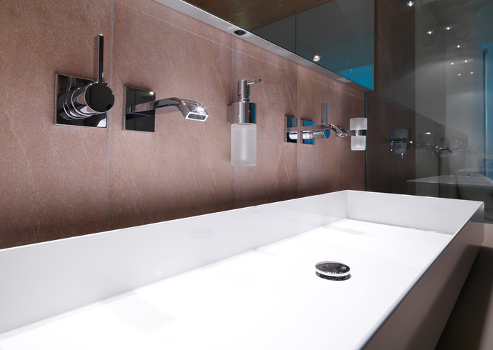 Filigree: The basins of the "Metaphor" series from Alape are made of only three millimeters thin steel enamel.