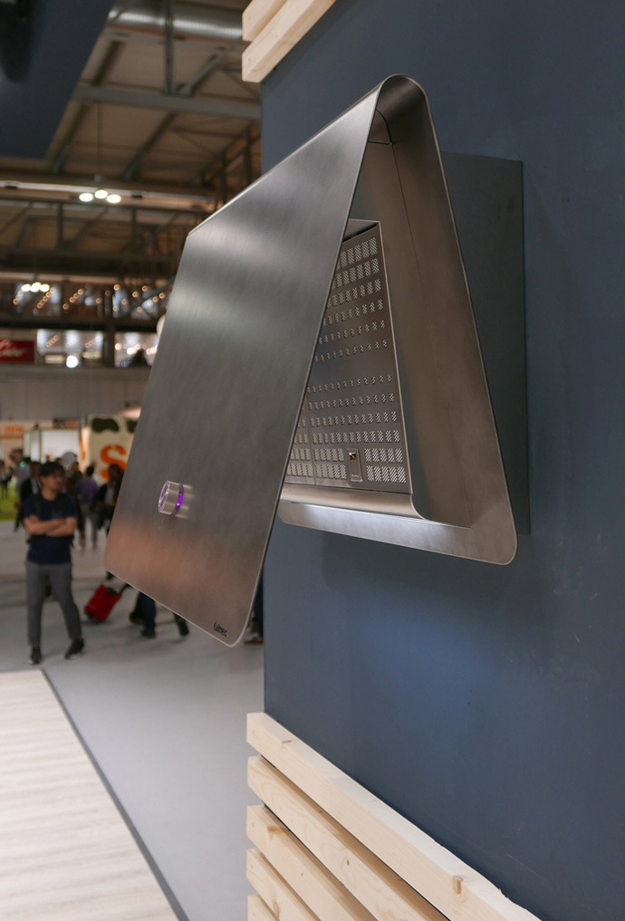 Unprätentiös: Dunstabzug "Clip" von Giulio Iacchetti für Falmec