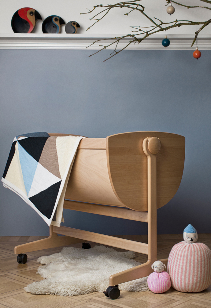 Die dänische Designerin Nanna Ditzel entwarf für Brdr. Krüger 1963 die Babywiege "Lulu".