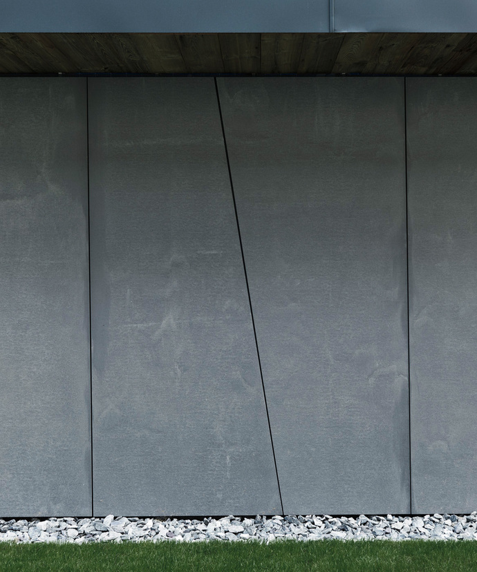 The panels with their “vintage” surface are a mere 13 millimeters thick and offer a diverse selection of colors and textures, laying the basis for highly individualized appearance.