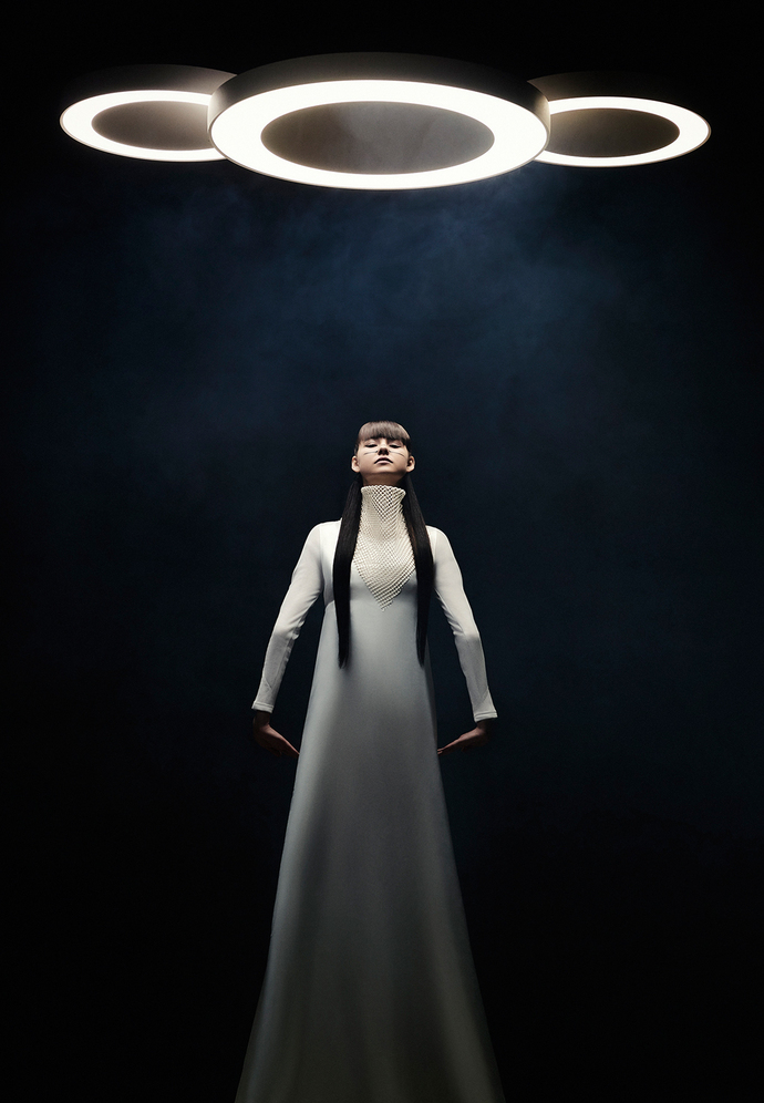 The ring-shaped luminaire “Flat Moon Eclips,” based on “Flat Moon,” offers with diameters of 650 and 950 millimeters a new dimension.