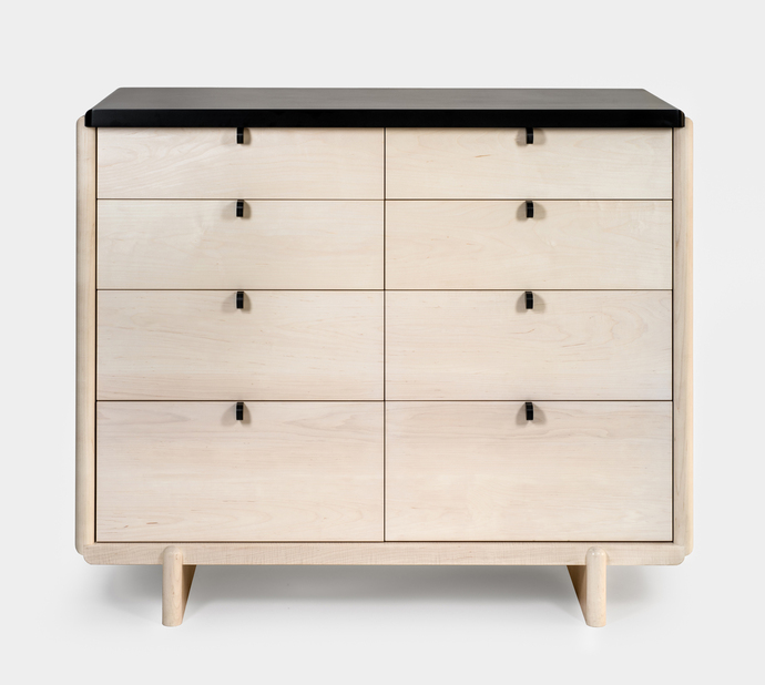 Nocturne Chest aus gebleichten Ahorn, Corian und mattem Lack