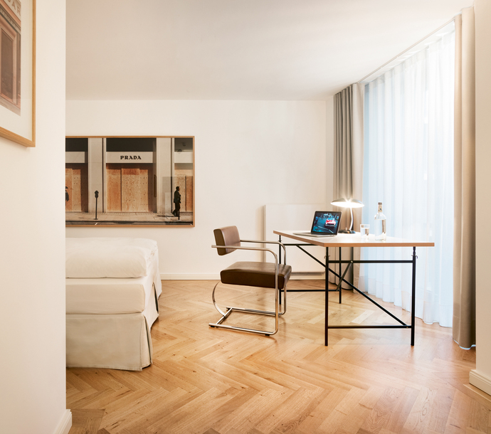 Cantilever: The "Cantilever Chair" provides a striking back-spring for relaxed work.