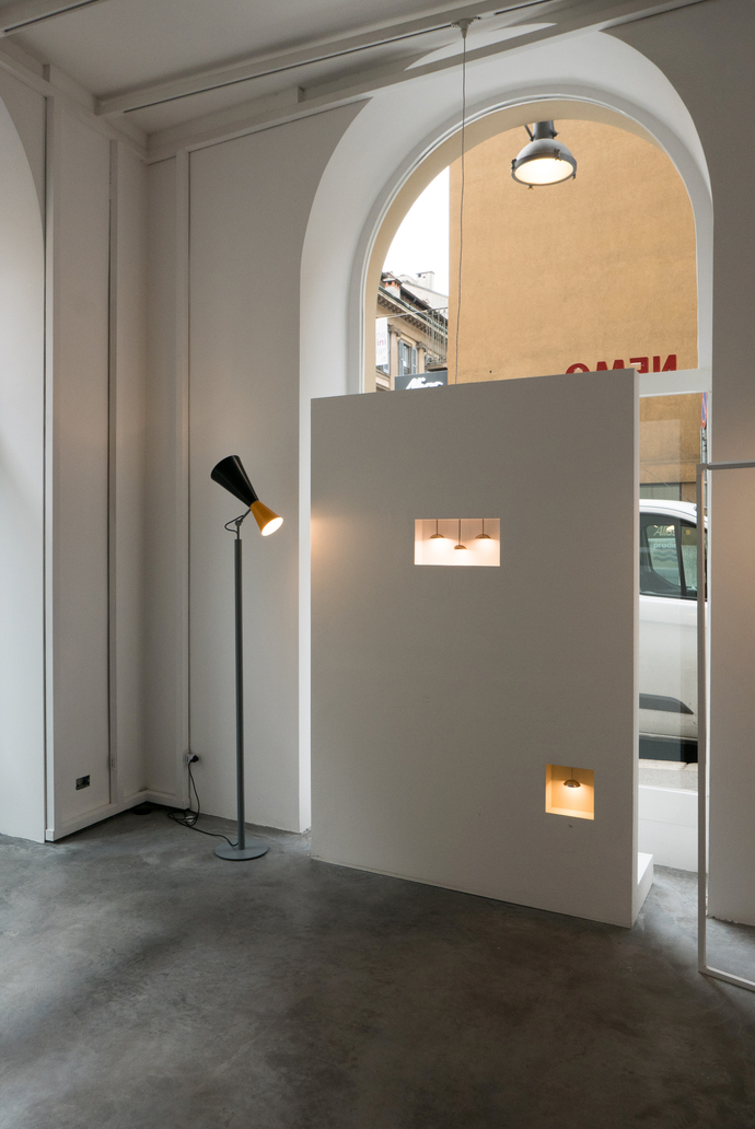 m Showroom von Nemo in Mailand stehen Martina Gampers „Arca-Archa“ und Le Corbusiers "Parliament"