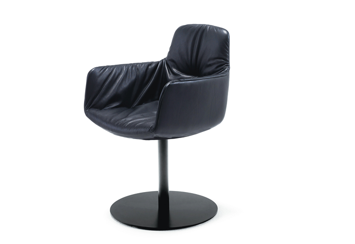 Leya Armchair High Tellerfuss 1