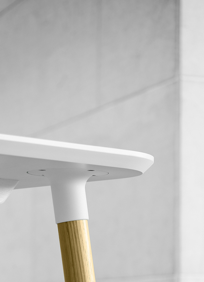 Ascalon Ba102 Preludia Bar Table Oak White Detail