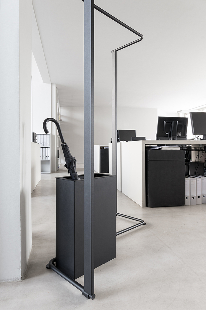 Angle Garderobenstaender Garderobe Standgarderobe Schirmstaender Schwarz Schoenbuch Am 1