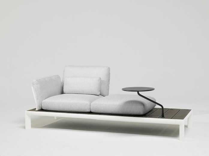 15 Tami Lounger Sidetable