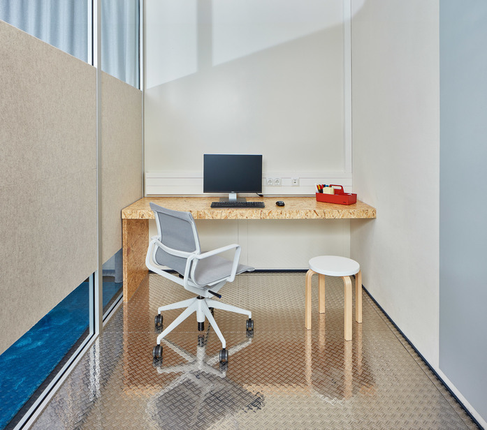 1879015 Vitra Man 09 Master