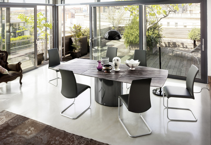 2063 Luma Stuhl Schwarz