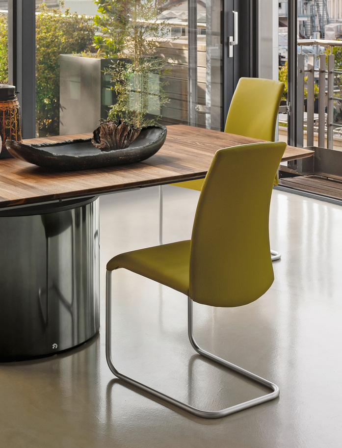 2063 Luma Stuhl Freischwinger