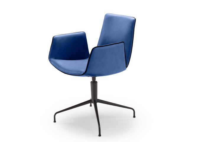 Amelie Armchair Sternfuss 1