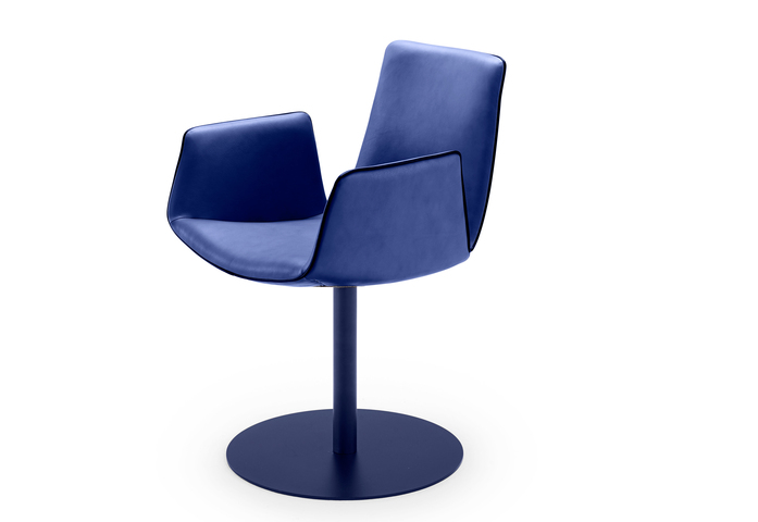 Amelie Armchair Tellerfuss 1