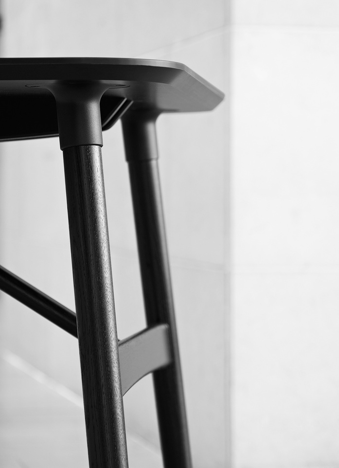 Ascalon Ba101 Preludia Table Oak Black Detail