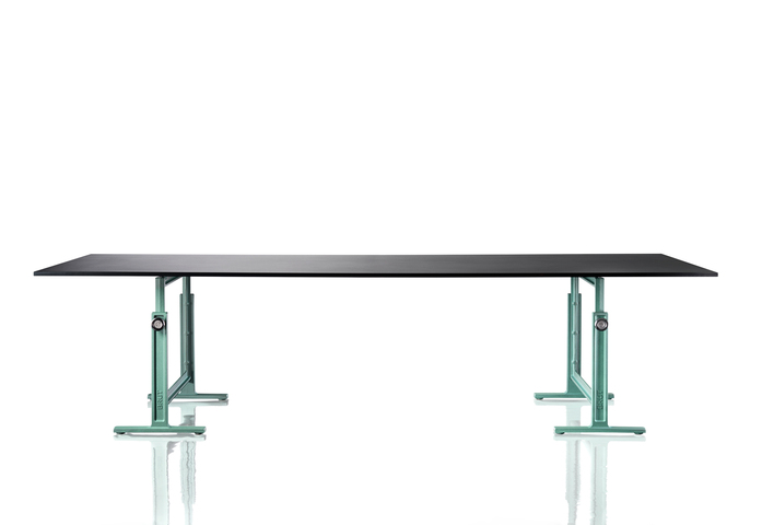 Brut Hoehenverstellbarer Tisch 1