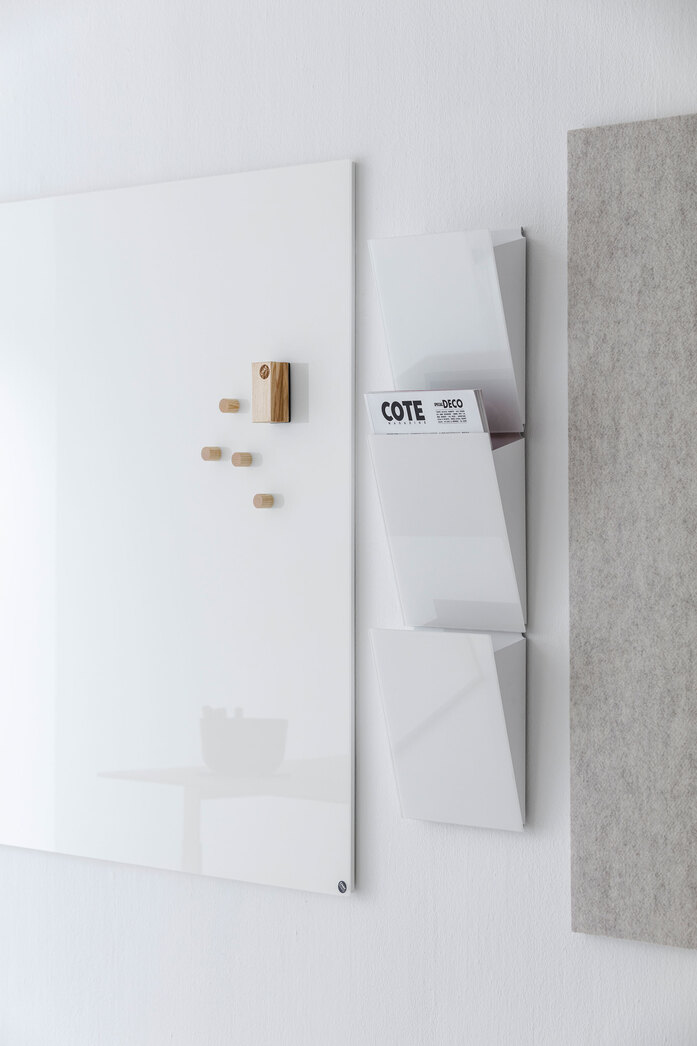 Chat Board Magazine Rack Ambient 01