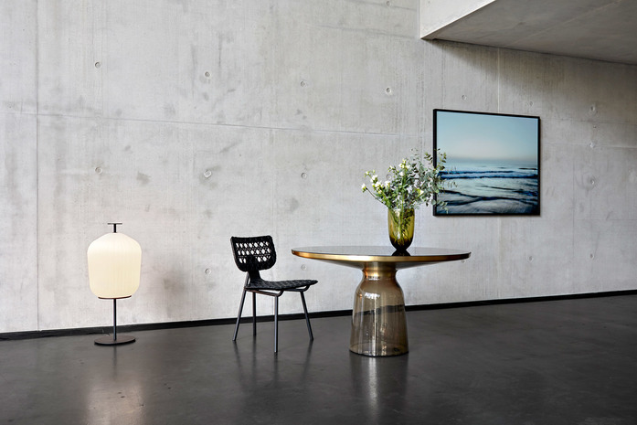 Classi Con Plissee Floor Lamp Aerias Chair Bell High Table Photo Felix Holzer