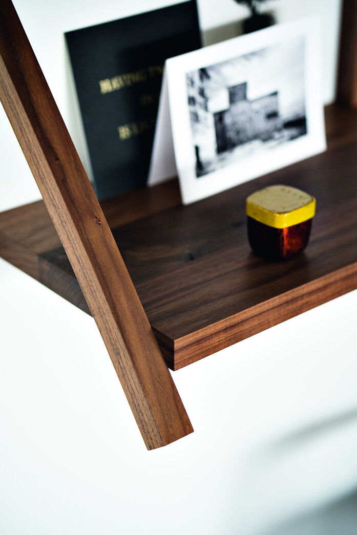 Classi Con Taidgh Shelf B Walnut Detail Photo Hassos