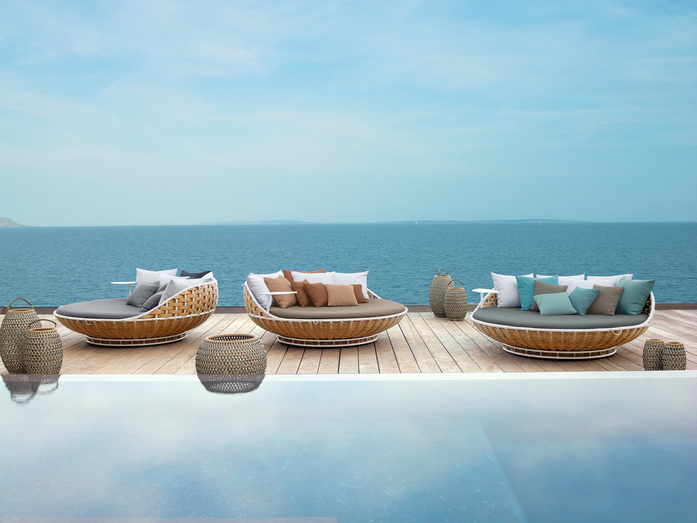 Dedon Standing Lounger