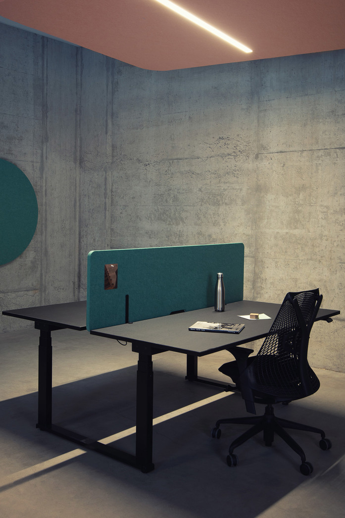 Desk One Plain 470