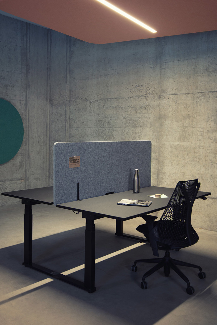 Desk One Plain 590 1 1