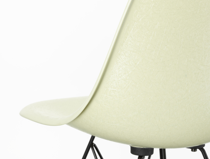 Eames Fiberglass Chair 1957117 Master