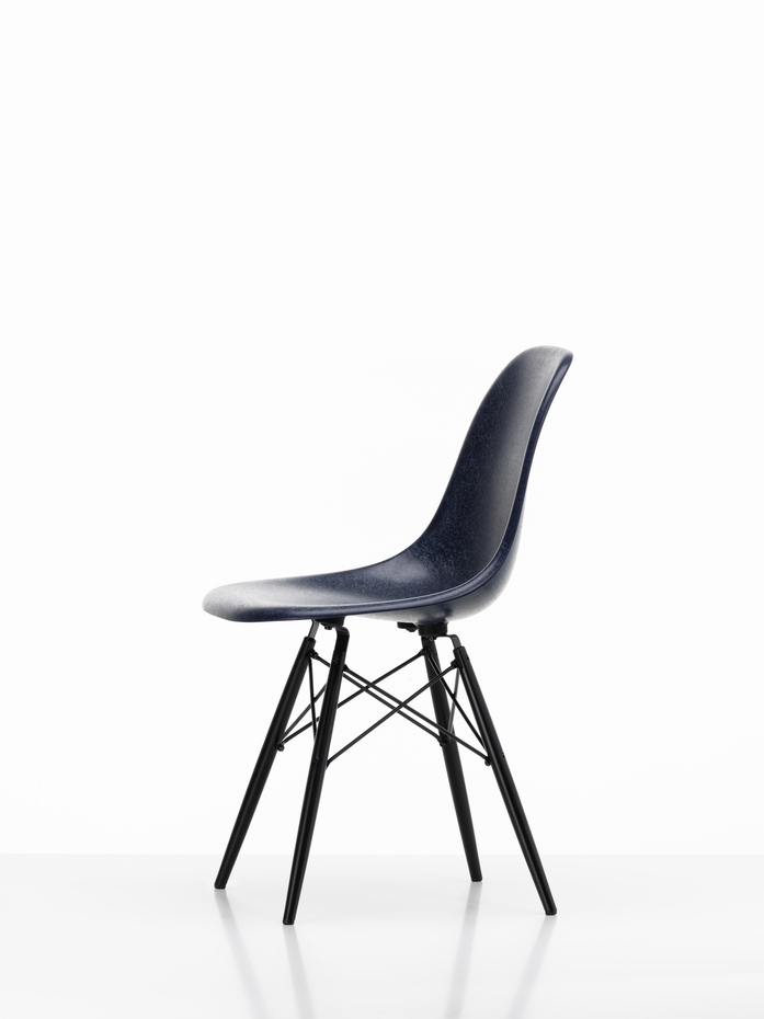Eames Fiberglass Side Chair Dsw