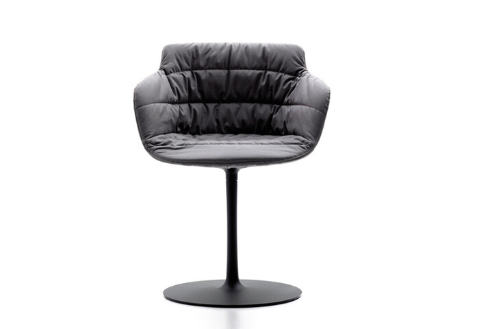 Flow Armchair Saeulenfuss 2