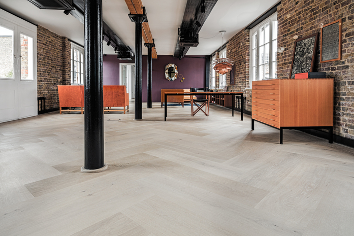 H22X300 12 M Lo Carl Hansen Showroom London 01