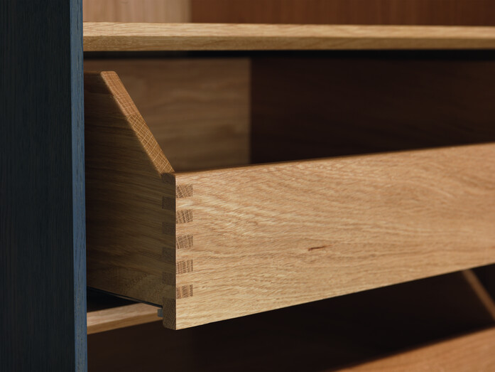 Kin Detail 06