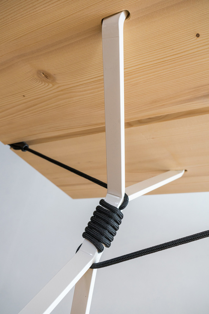 Kampenwand Tisch Weiss Detail Bein Rgb Nils Holger Moormann Gmb H Bearbeitet