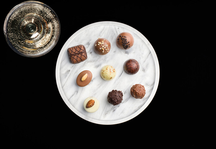 L105 Carrara Dark2 01