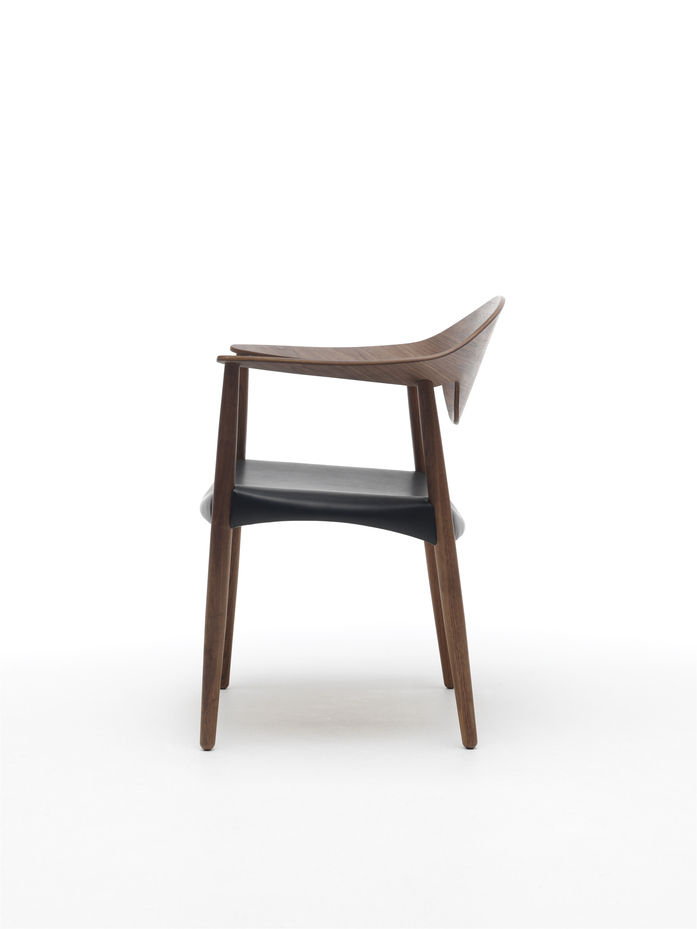 Lm92 T Walnut Black Leather Side