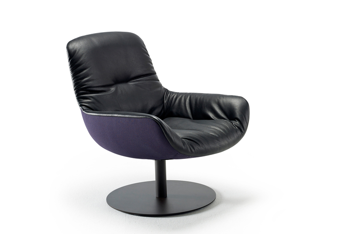Leya Lounge Chair Tellerfuss 1