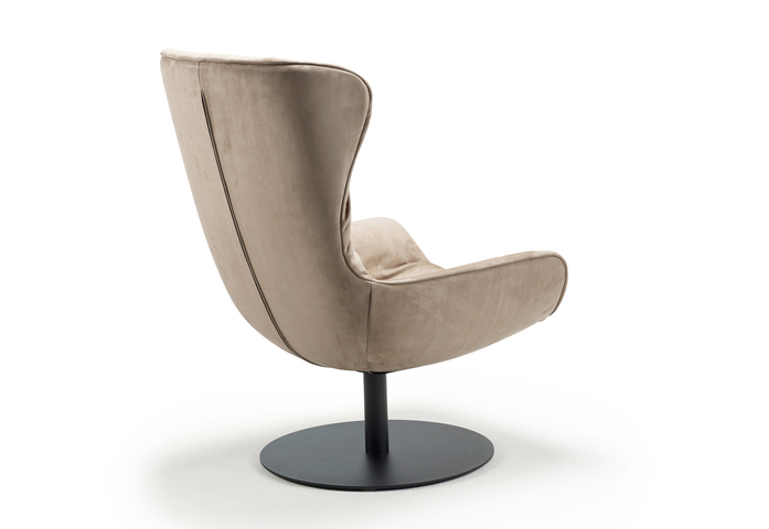 Leya Wingback Chair Tellerfuss 1