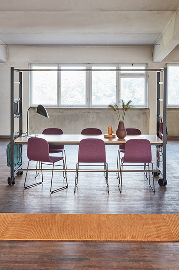 MATERIA Vagabond table H730 Neo Lite chair interior 2