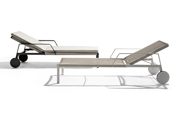 Nodi Loungers With Shadow