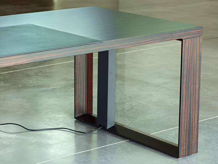 P60 Desk11