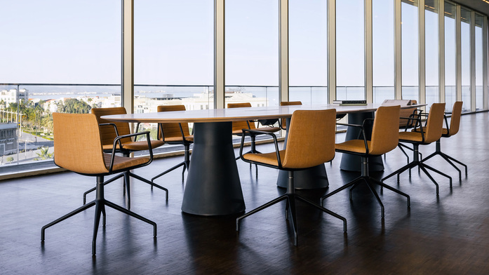 Reverse Conference Table 4 01