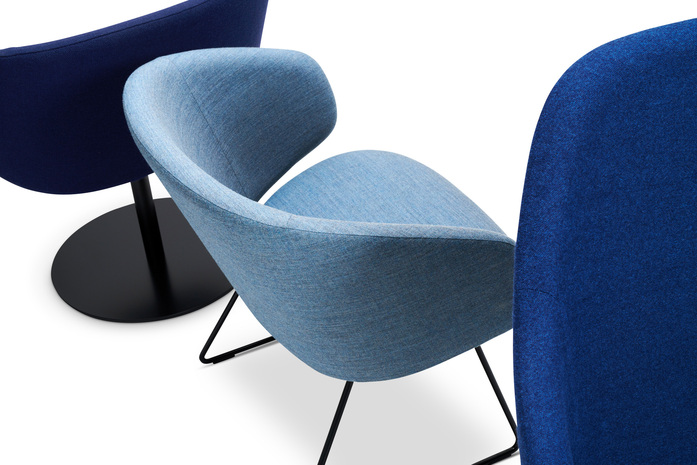 Sola Lounge Chair With Armrests And Sled Base 3