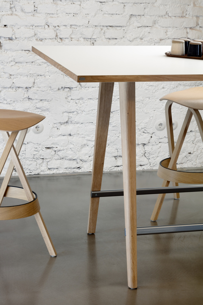 Thonet Aqua Monaco 01