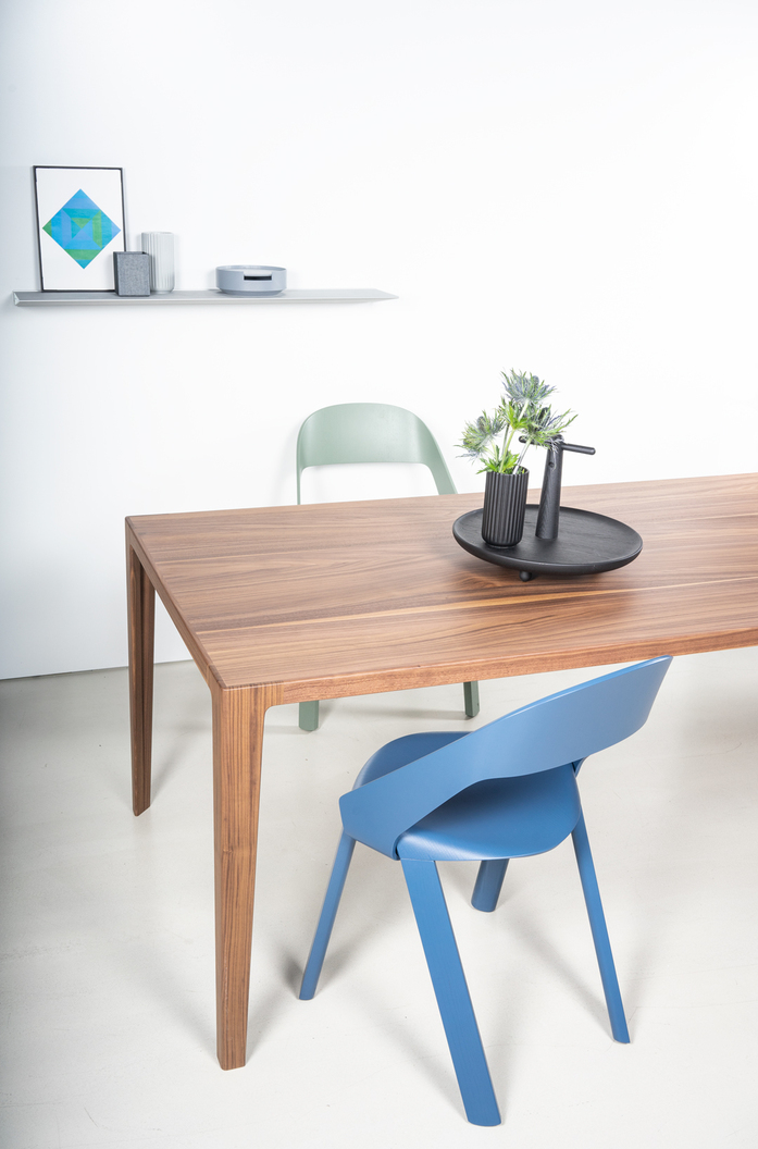 Tisch Alfredo Wogg Tira Nuss 2